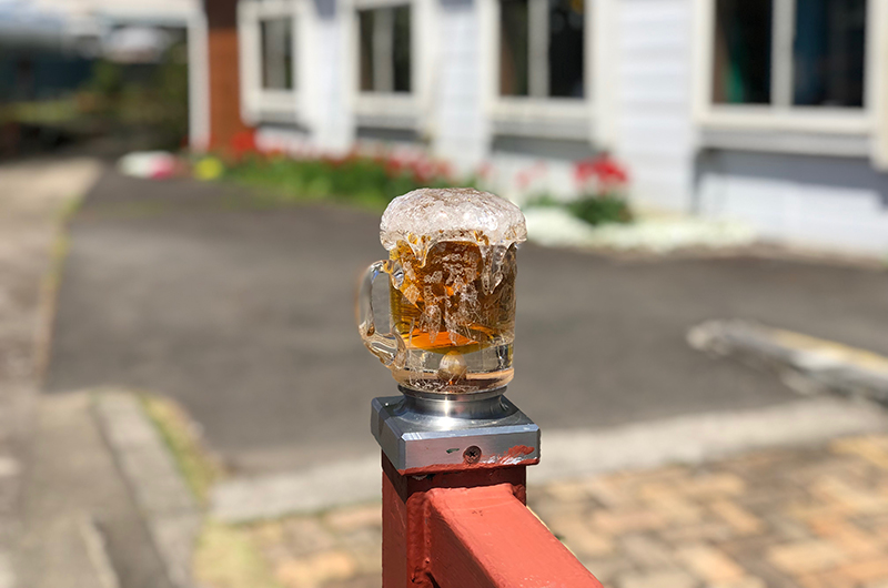 月夜野びーどろパークの入口ガラス作品