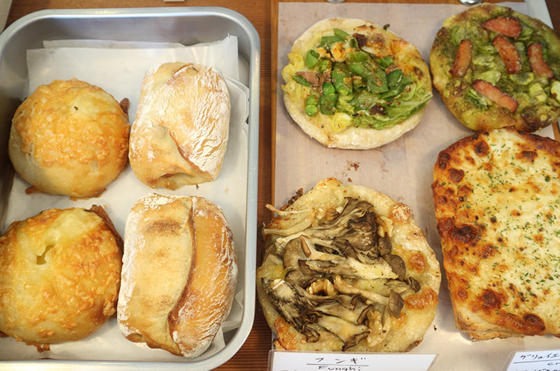 地元の素材を使った惣菜パン