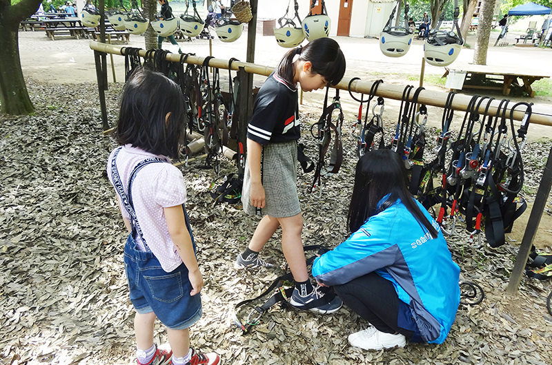 こもれびアドベンチャーのハーネスを装着