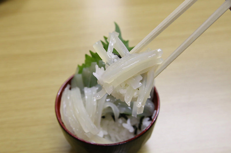 海鮮ミニ三色丼のイカ丼