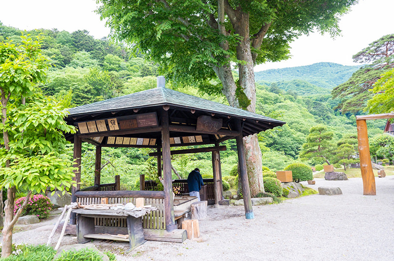  四阿（あずまや）「投吟亭」