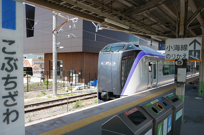小淵沢駅ホーム