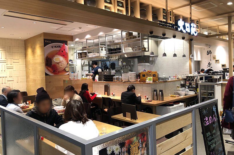 立ち寄りやすい開放的なお