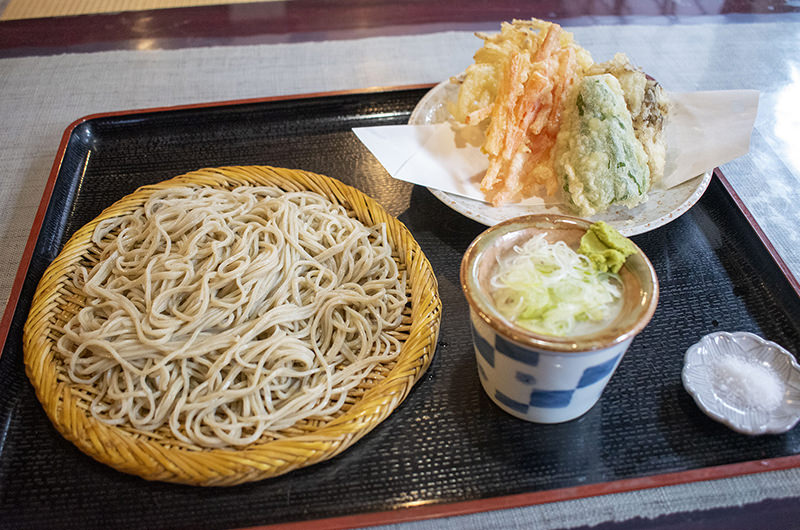 野菜の天ぷら　寒晒しそば