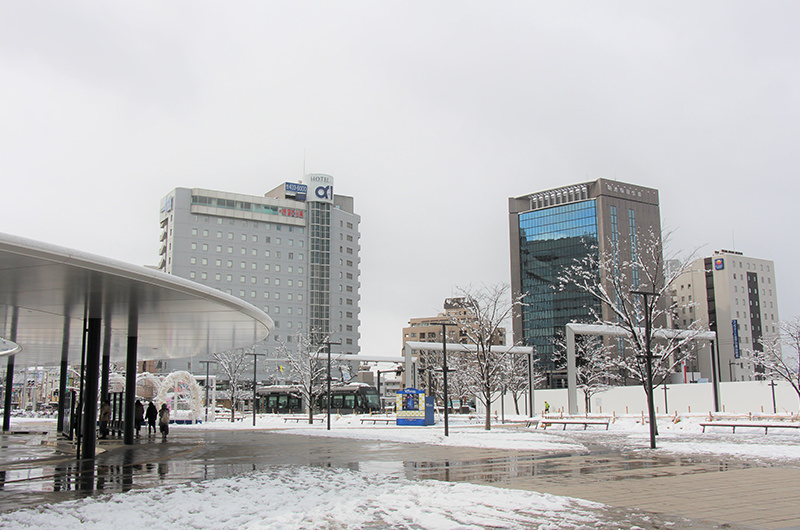 富山駅前