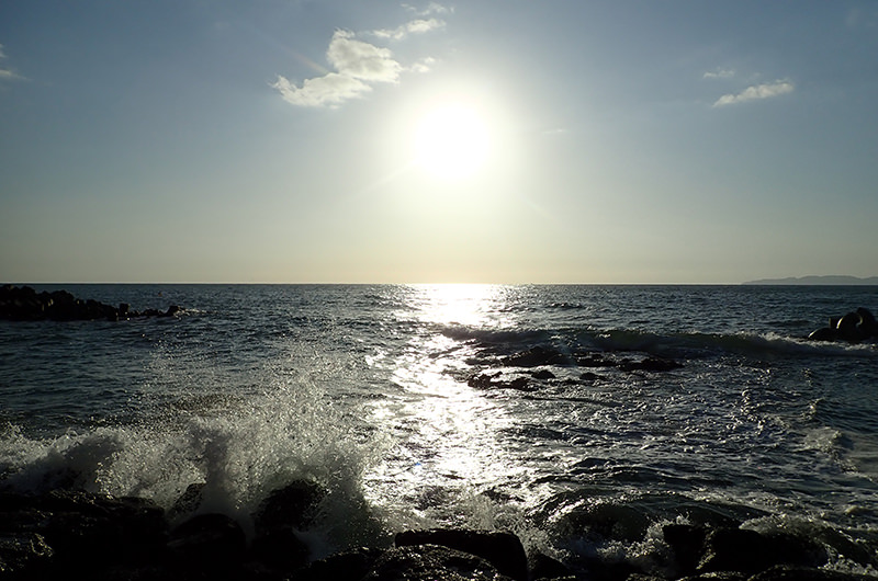 桑川駅からすぐの海岸