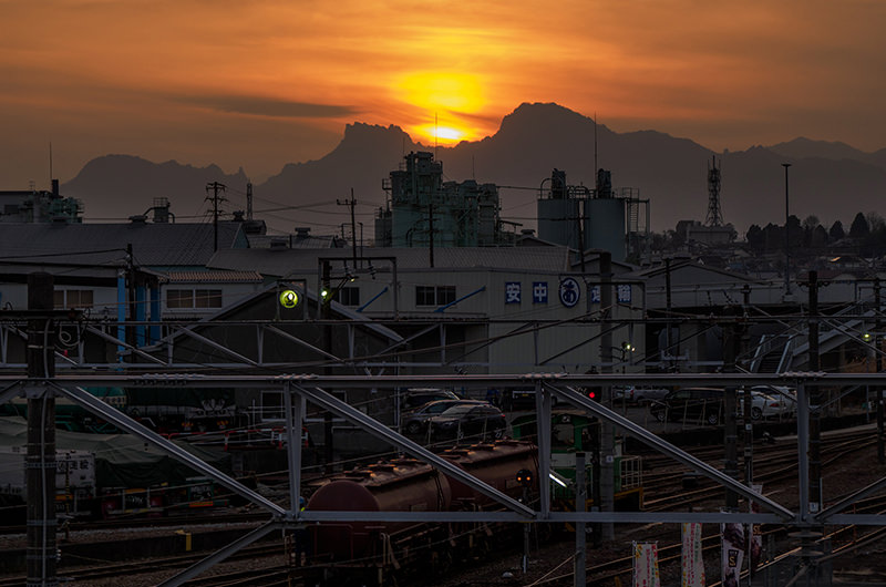 妙義山へ沈む夕日