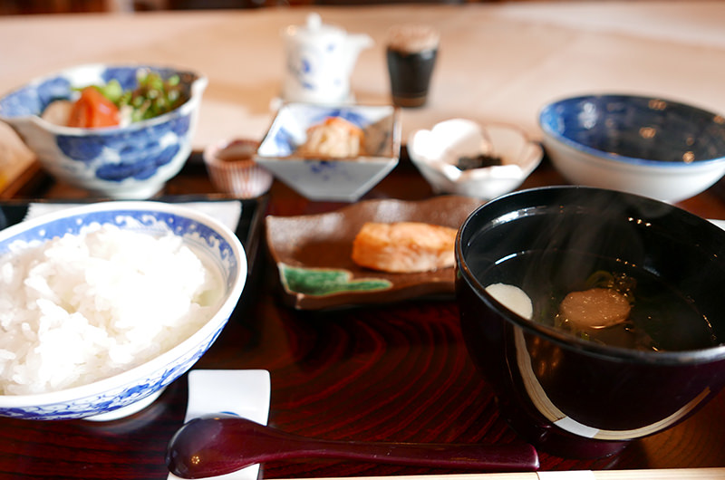 朝食 白飯は長野県産こしひかり