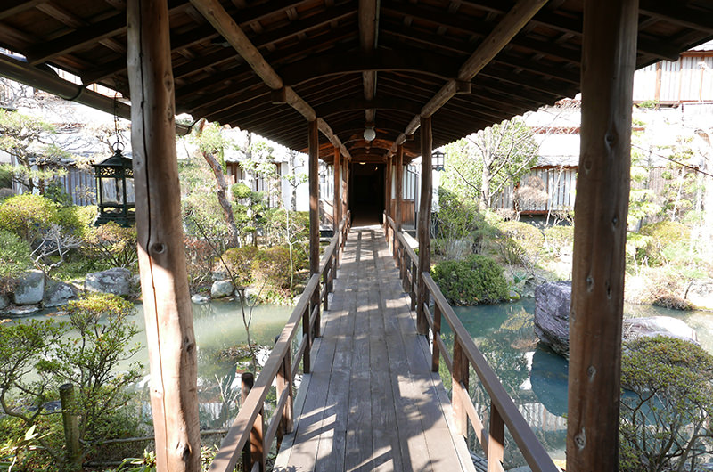 旅館　花屋　渡り廊下