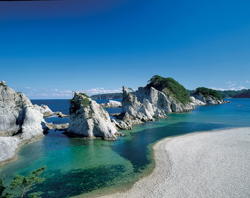 晴れた日の浄土ヶ浜