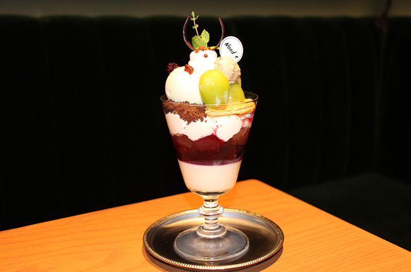 シャインマスカットと巨峰のパフェ