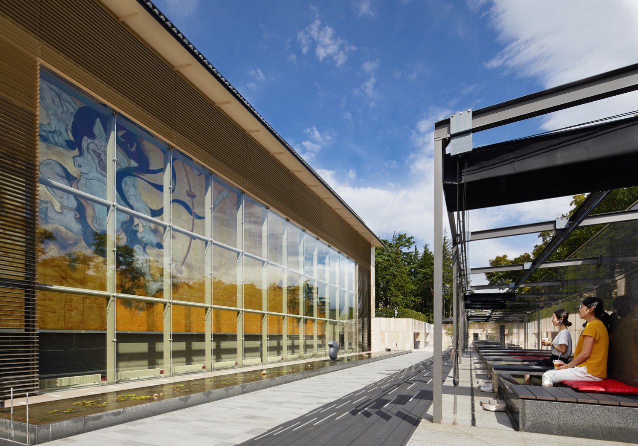 岡田美術館　壁画と足湯カフェ