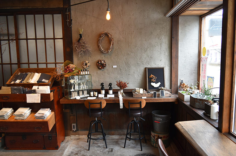 カフェと暮らしの雑貨店fumi 店内
