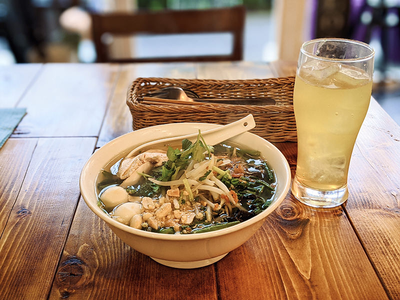 クェイティオ・ナーム (汁ビーフン）