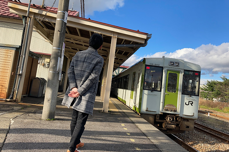 小国駅で25分停車
