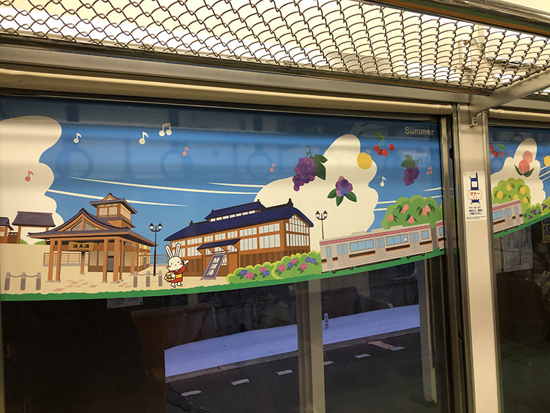 飯坂線に貼られたステッカー