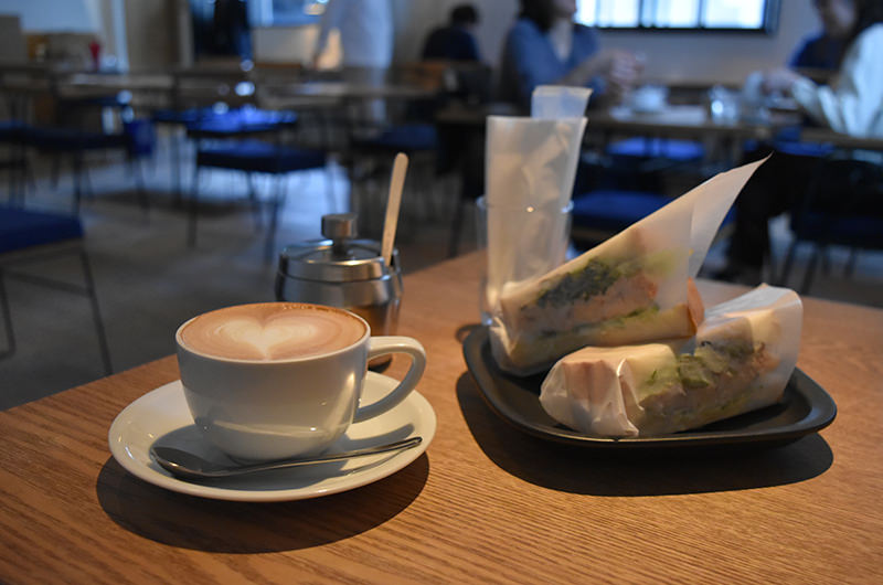 カフェラテ シュリンプツナサンド