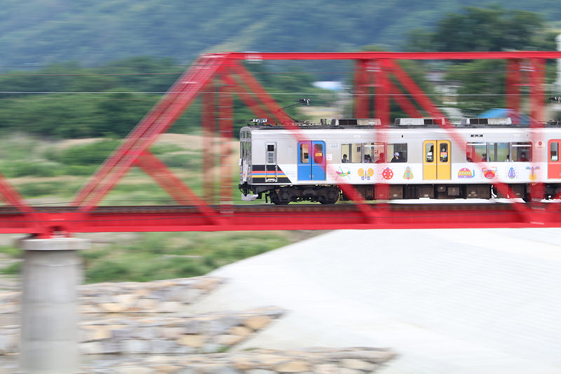 千曲川橋梁を渡る別所線