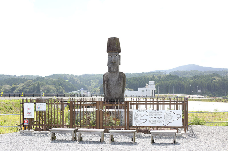 南三陸さんさん商店街　モアイ像