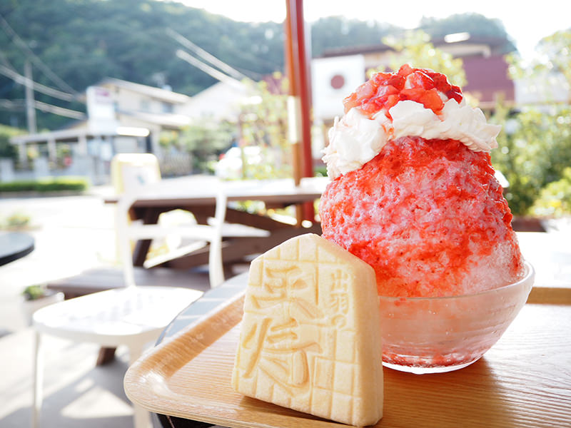 天童将棋愛す　完熟苺クリームのかき氷