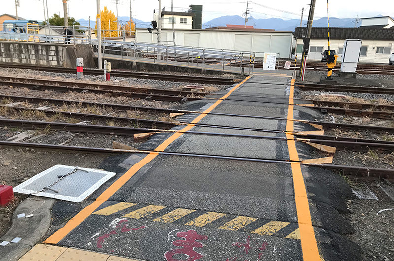 南甲府駅　島式ホーム