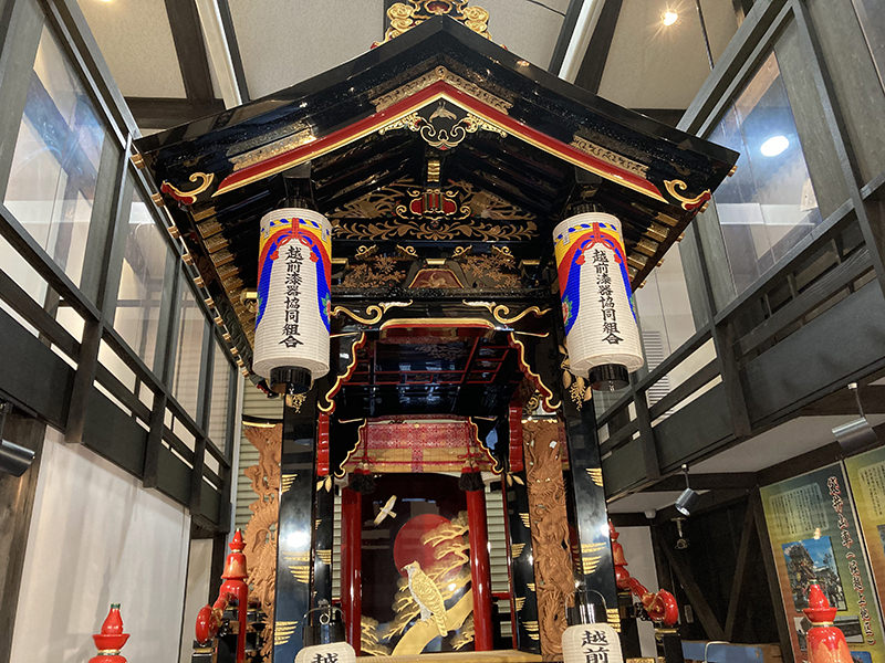 うるしの里会館　越前塗りの山車
