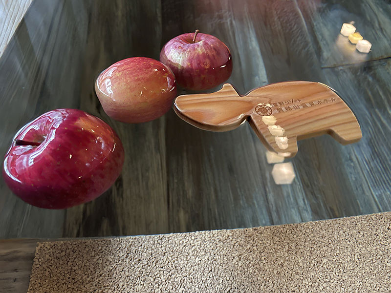 檜の赤べこ　リンゴ