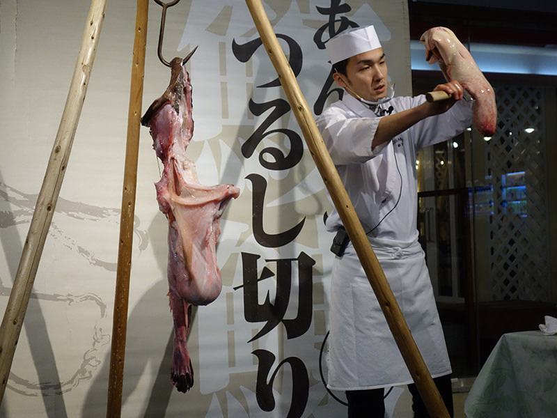 あんこうのつるし切りショー