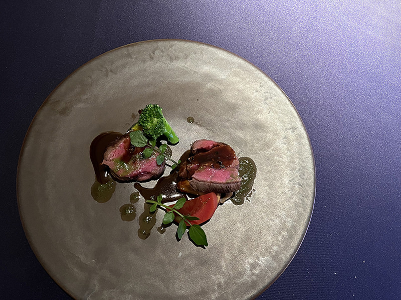 国産牛フィレ肉のロティ バルサミコソース