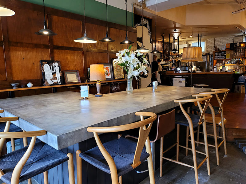 シヤチル　店内