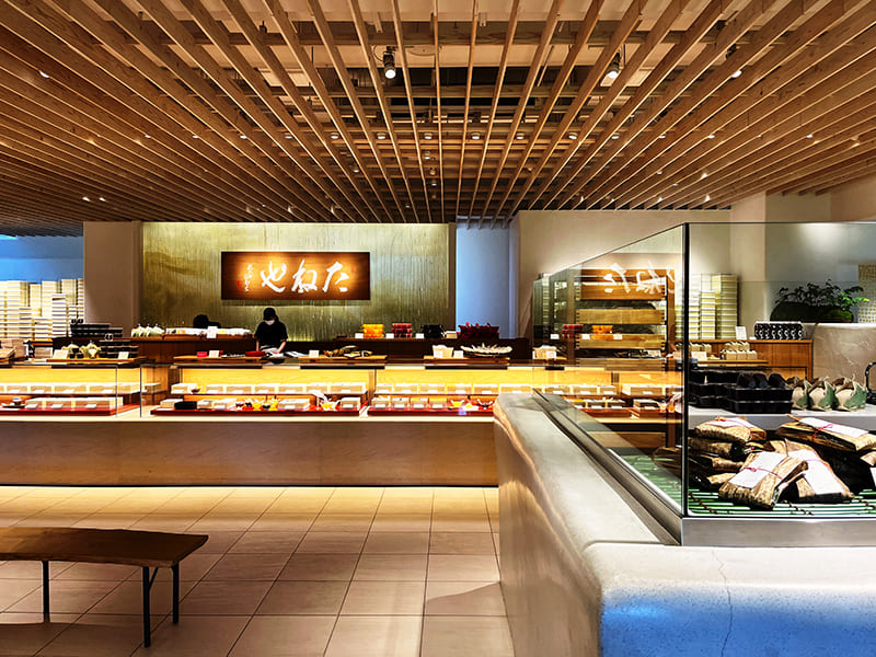 ラ コリーナ近江八幡　メインショップ内