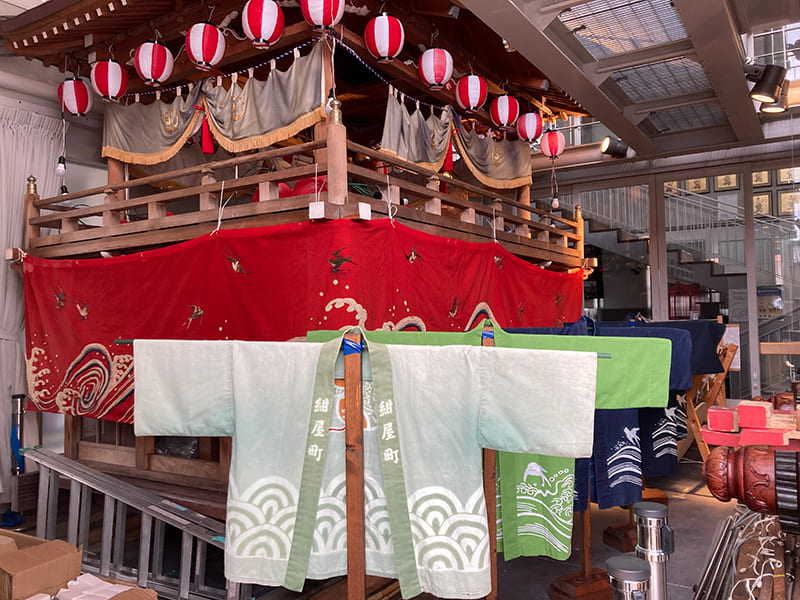 新湊曳山（ひきやま）まつりの山車