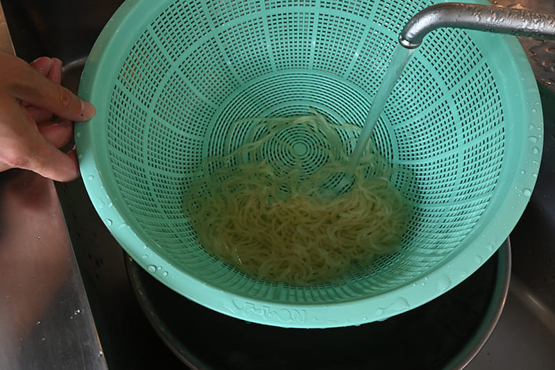冷麺づくり教室　茹で上がった冷麺