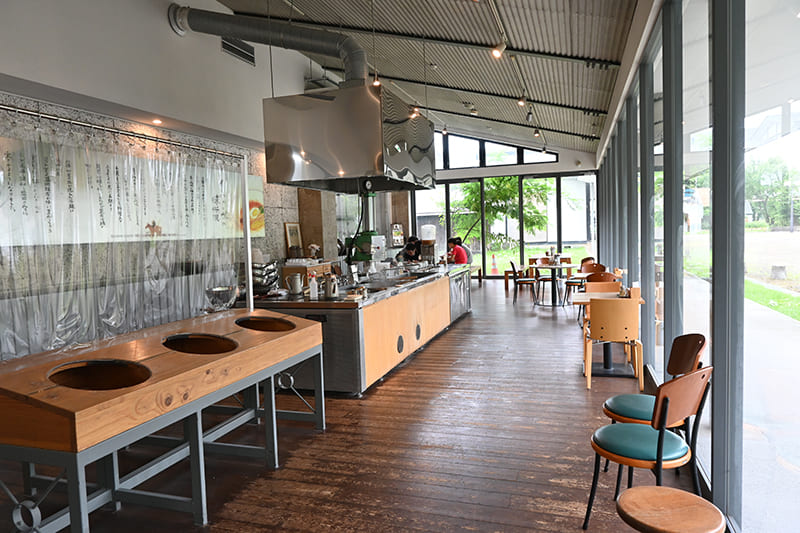 ぴょんぴょん舎　冷麺工房建物内部