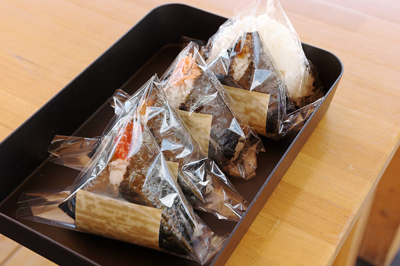 うおぬま倉友農園 おにぎり屋　店内