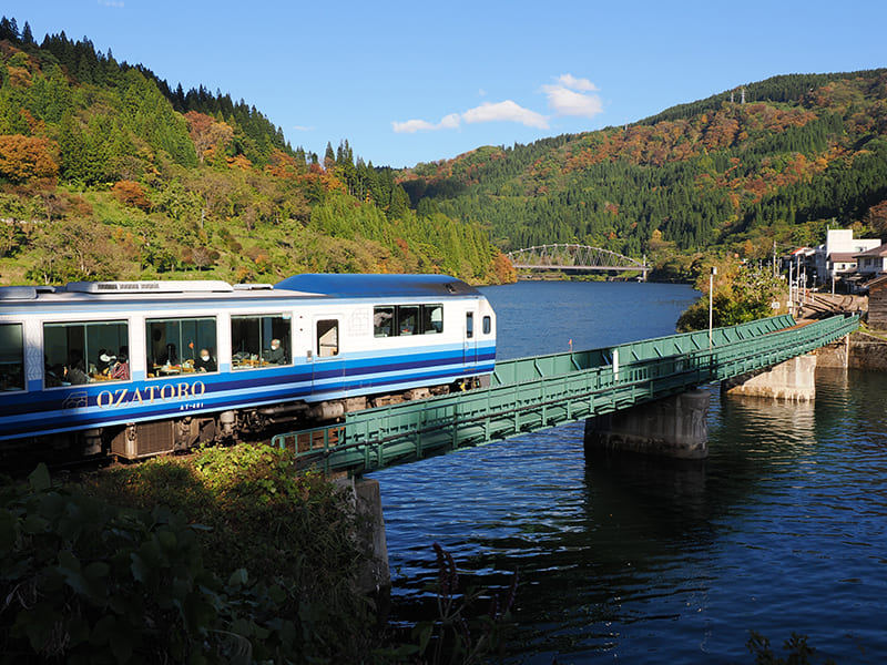 野尻川橋梁　お座トロ展望列車