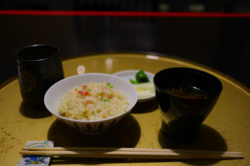 ズワイ蟹ご飯　赤出汁　香の物