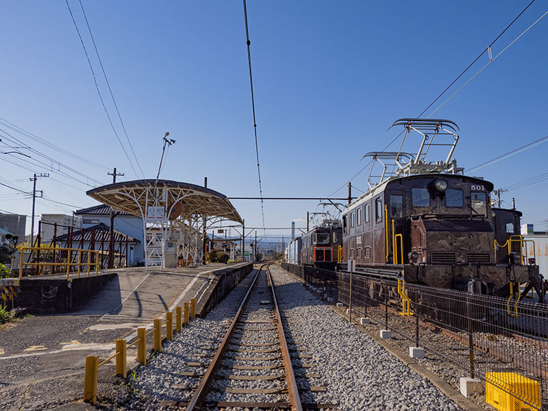 がくてつ機関車ひろば（右）