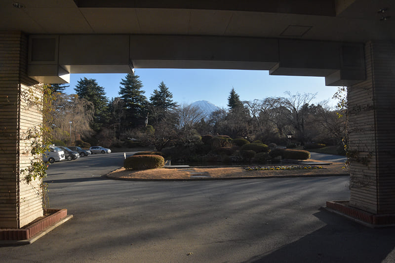 エントランスから見た富士山