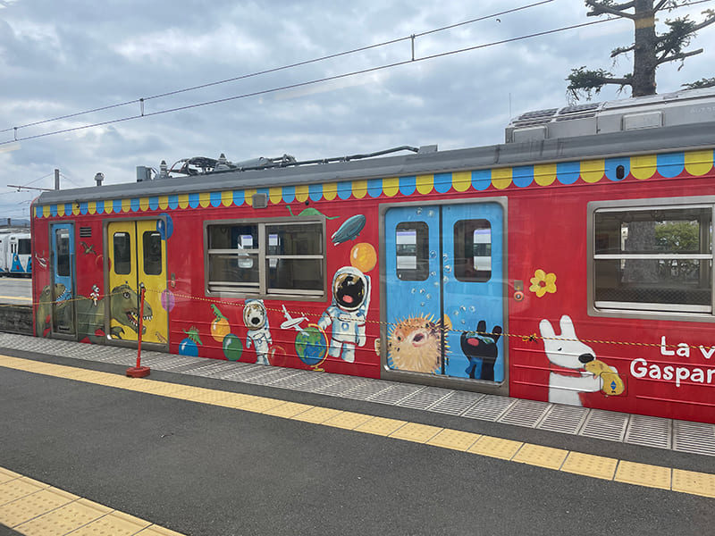 富士急行線　リサとガスパールトレイン