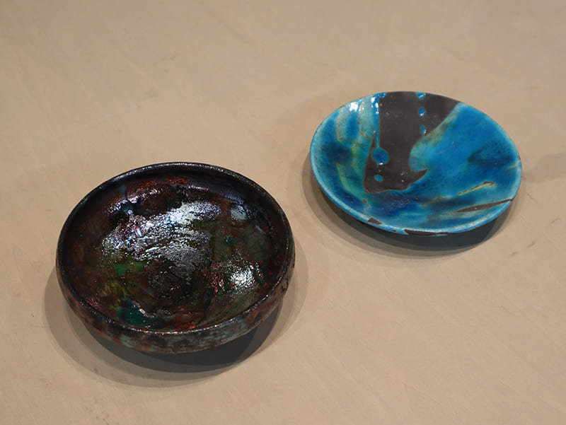 写真の左側が体験で焼いた器