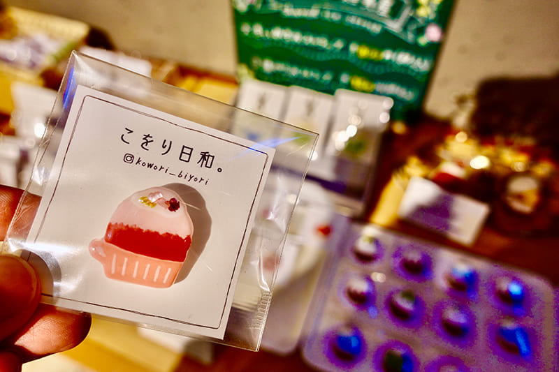 ほうせき箱　かき氷のブローチ