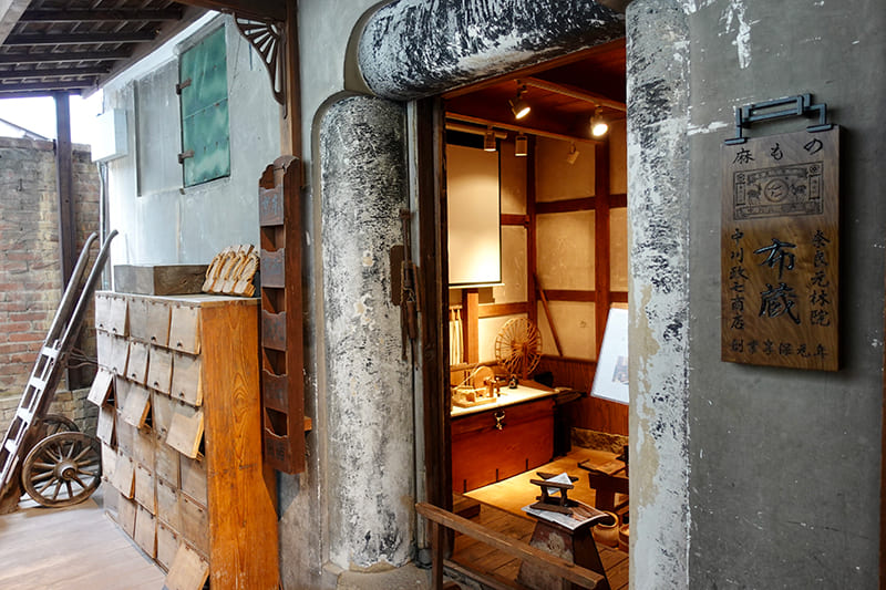 当時のままの下駄箱、ポスト、鍵