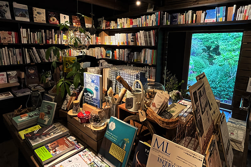 蔵で旅するbook store　店内