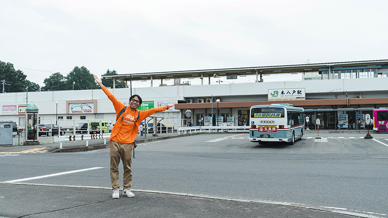 本八戸駅　筆者
