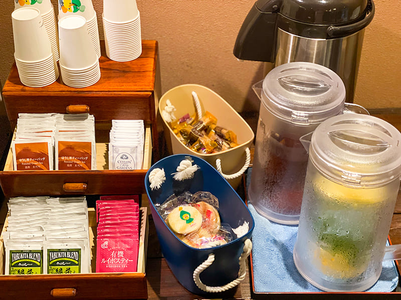 ロビー　無料のドリンクコーナー