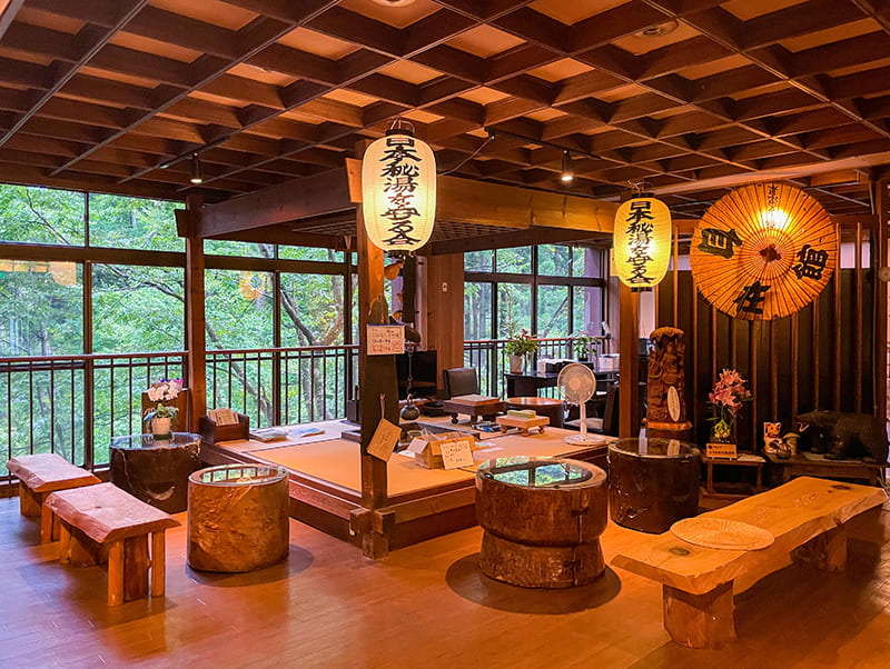 栃尾又温泉 自在館　ロビー