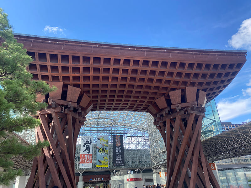 金沢駅　鼓門