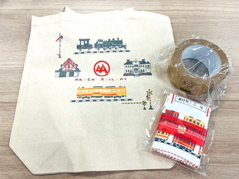 あけてつ本舗　トート大、ハンドタオル、クラフトテープ（撮影：びゅうたび編集部）