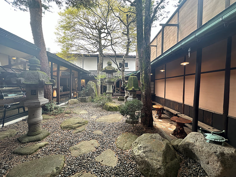 飛騨こって牛　中庭